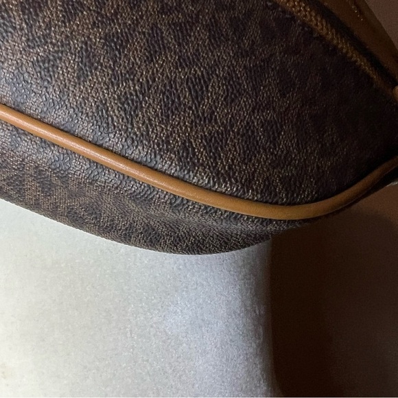 Michael Kors Kenly Medium Waist Pack Crossbody Signature Brown - Picture 5 of 15